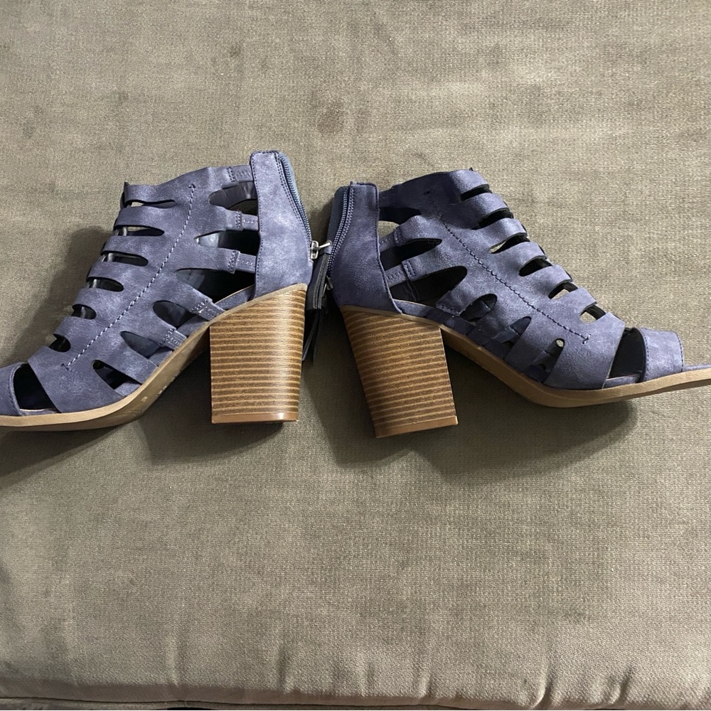 Stylish Women's Heeled Sandals - Blue